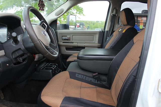 Image of Dodge Ram 2500 equipment image 3