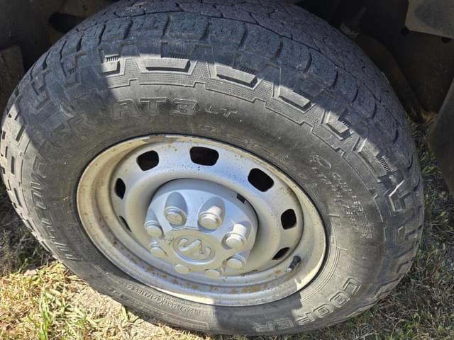 Image of Dodge Ram 2500 equipment image 3