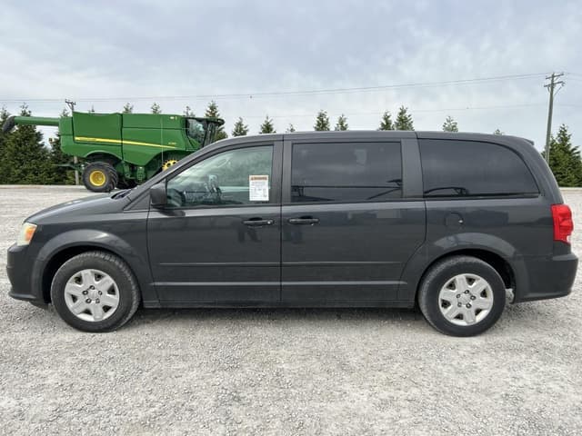 Image of Dodge Grand Caravan equipment image 2