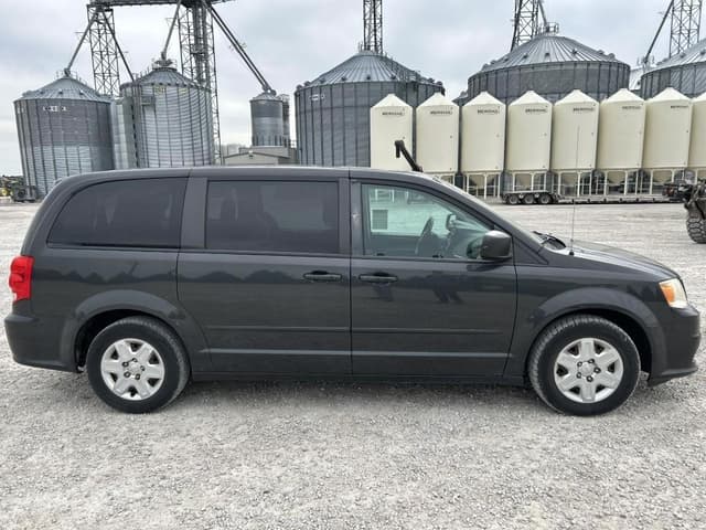 Image of Dodge Grand Caravan equipment image 3