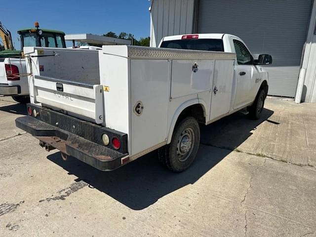 Image of Dodge Ram 2500 equipment image 3