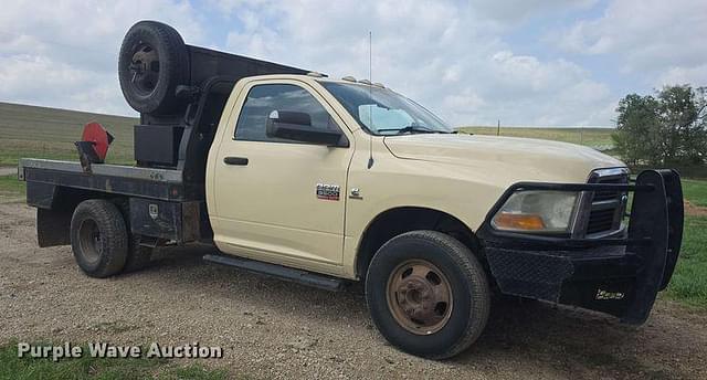 Image of Dodge Ram 3500 equipment image 2