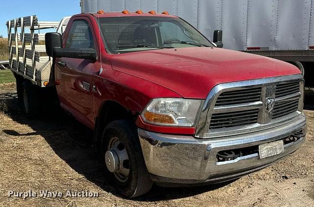 Image of Dodge Ram 3500 equipment image 2