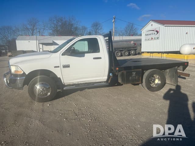 Image of Dodge Ram 3500 equipment image 2