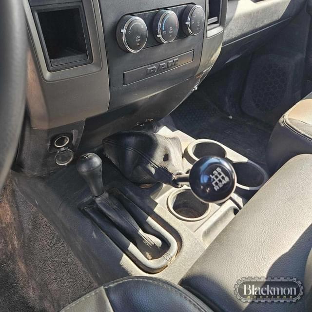 Image of Dodge Ram 3500 equipment image 4