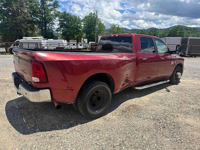 Image of Dodge Ram 3500 equipment image 3