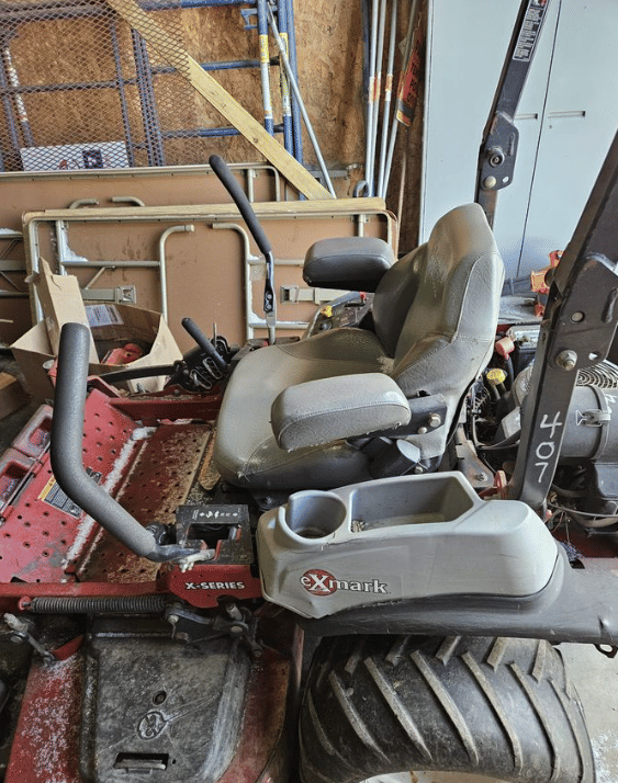 Image of Exmark Lazer Z60 equipment image 2