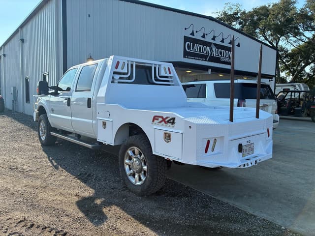 Image of Ford F-350 equipment image 3