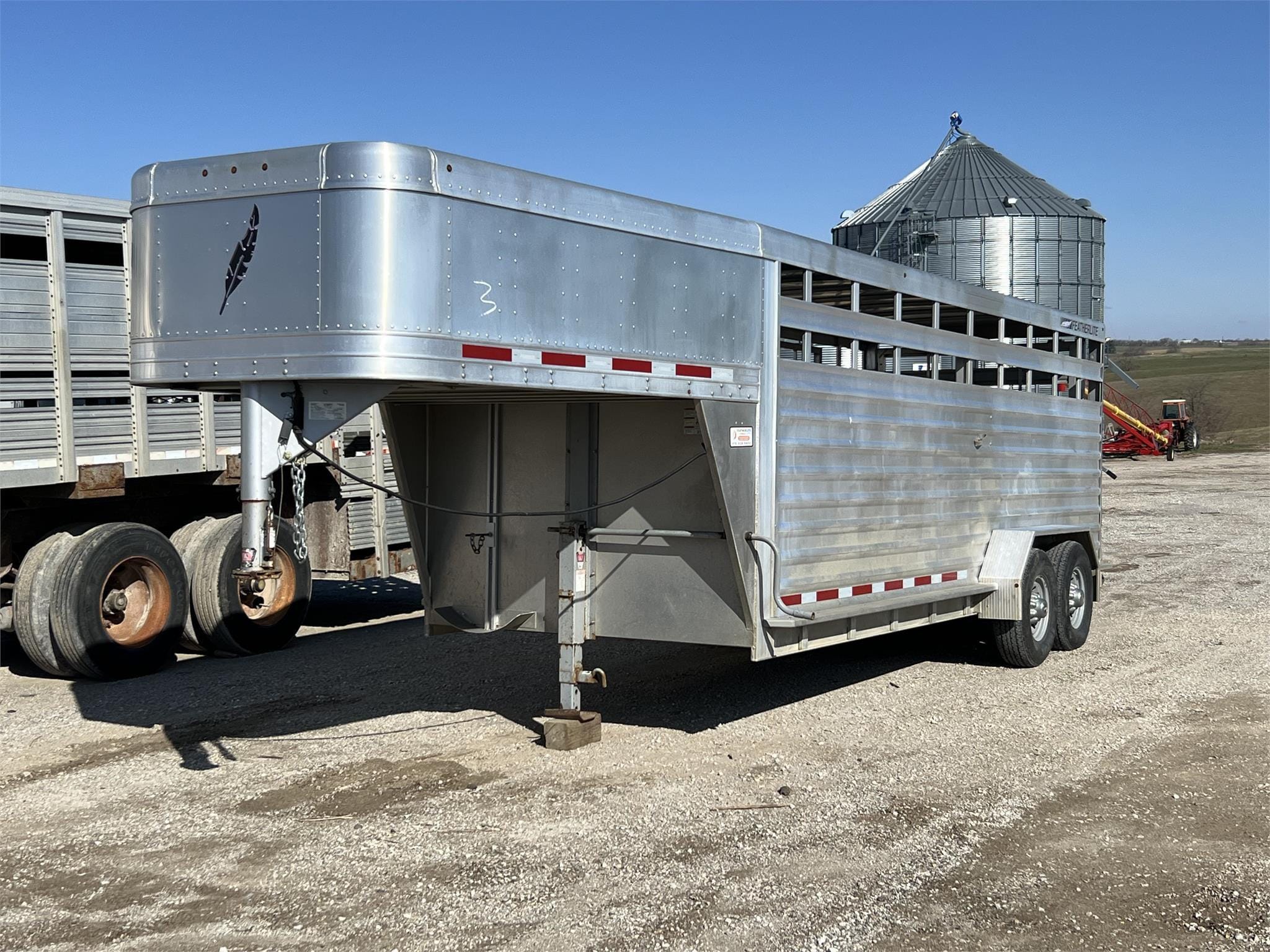 Main image Featherlite 8117