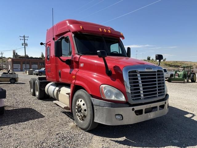 Image of Freightliner Cascadia equipment image 3