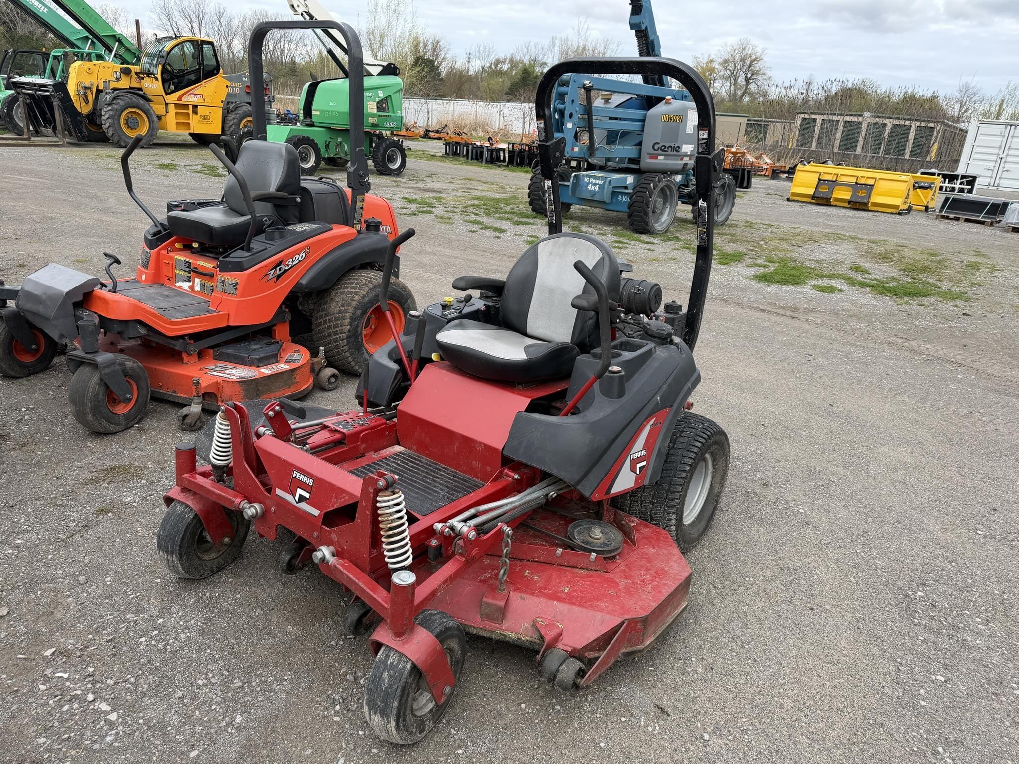 2011 Ferris IS2000Z Equipment Image0