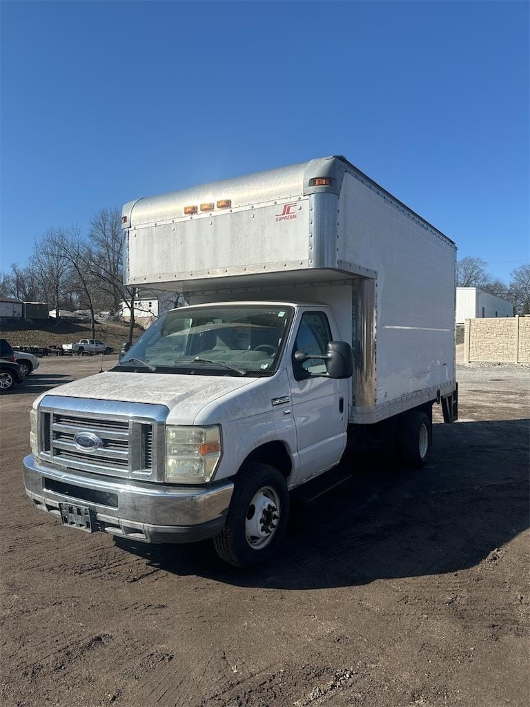 2011 Ford E-350 Equipment Image0