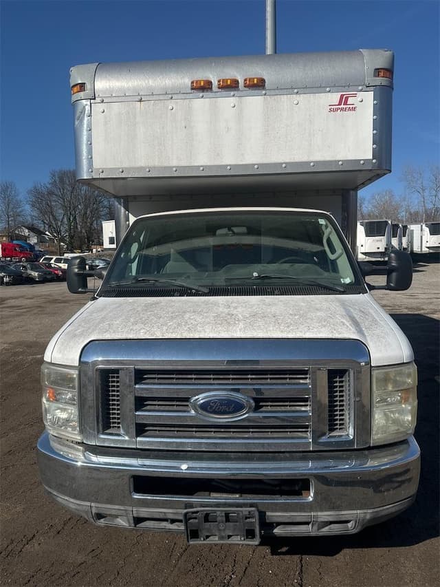 Image of Ford E-350 equipment image 1