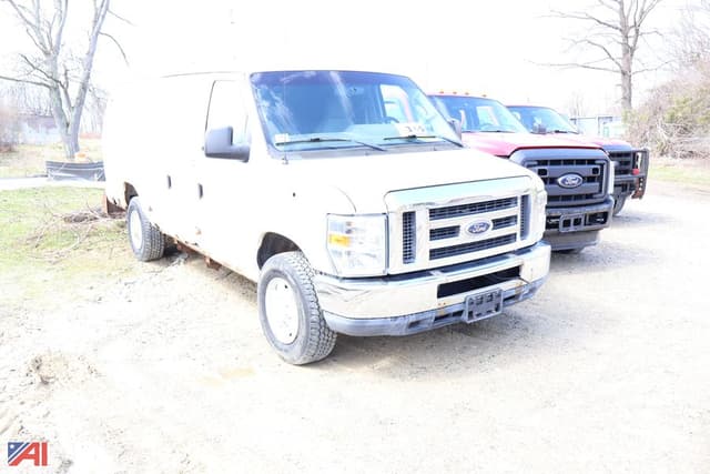 Image of Ford E-350 equipment image 1
