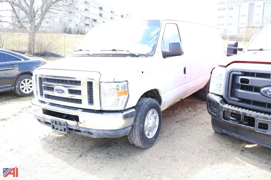 2011 Ford E-350 Equipment Image0