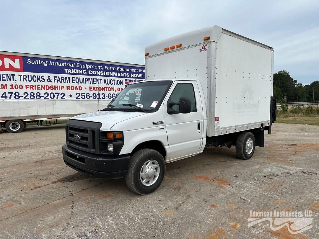 Image of Ford E-350 Primary image