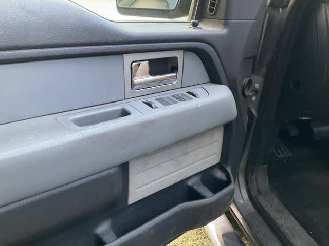 Image of Ford F-150 equipment image 1