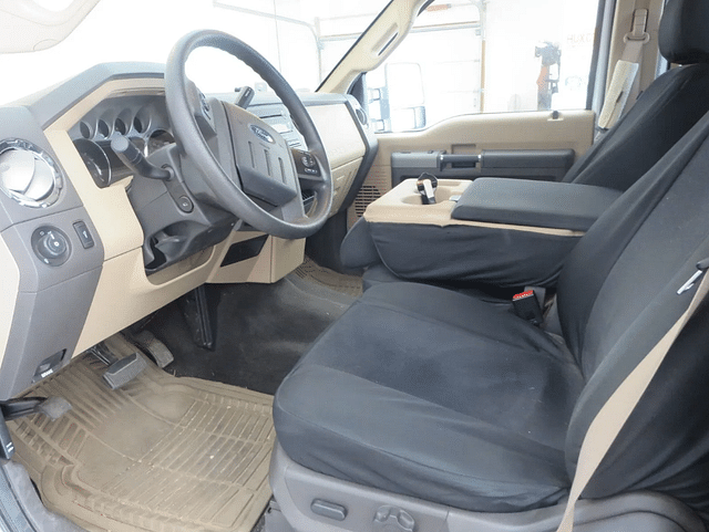 Image of Ford F-250 equipment image 3