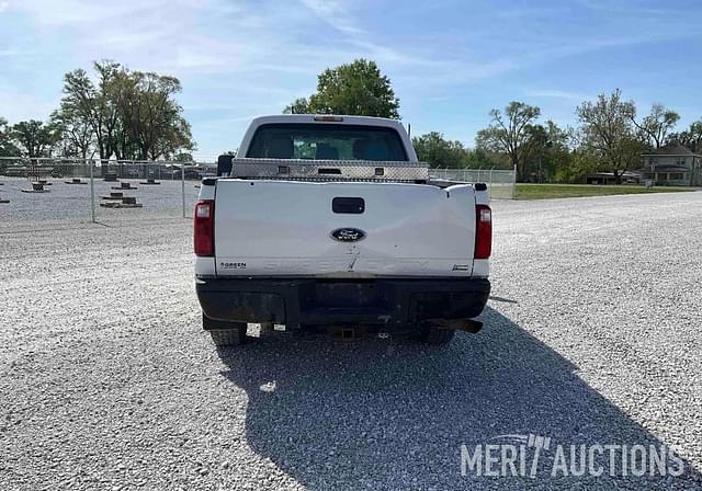Image of Ford F-250 equipment image 3