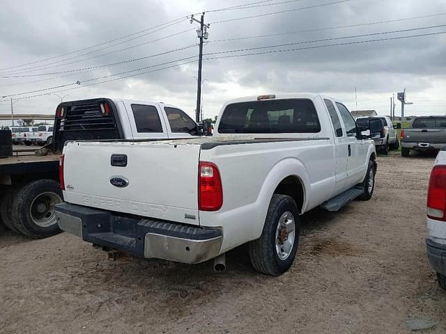 Image of Ford F-250 equipment image 3
