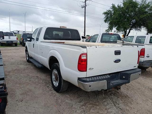 Image of Ford F-250 equipment image 2