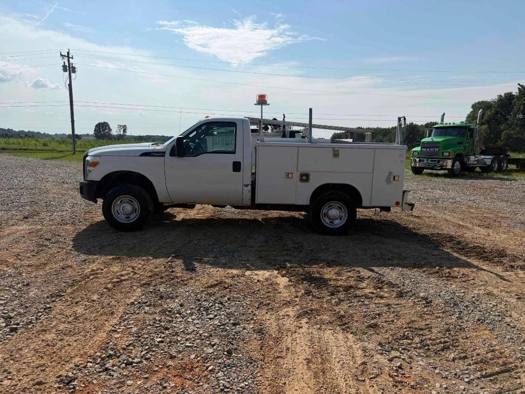 2011 Ford F-250 Equipment Image0