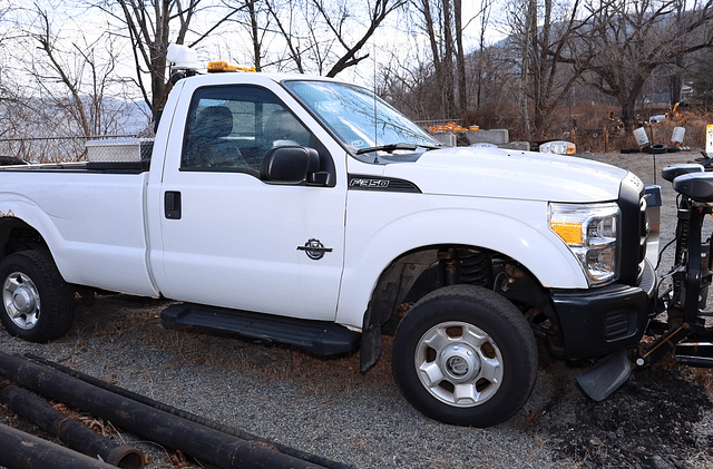 Image of Ford F-350 equipment image 3