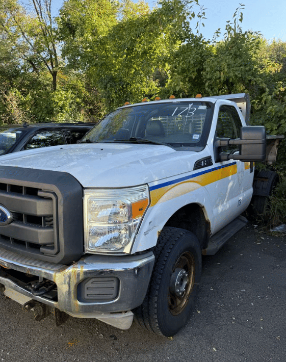 2011 Ford F-350 Equipment Image0