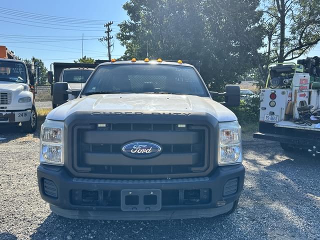 Image of Ford F-350 equipment image 3