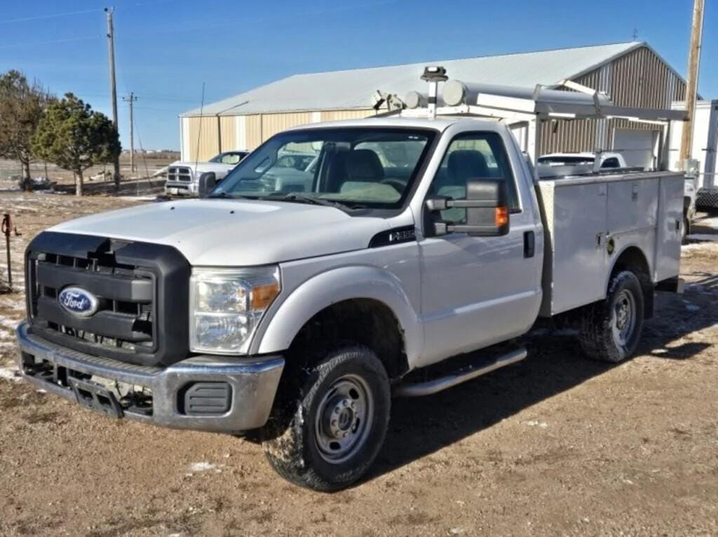2011 Ford F-350 Equipment Image0