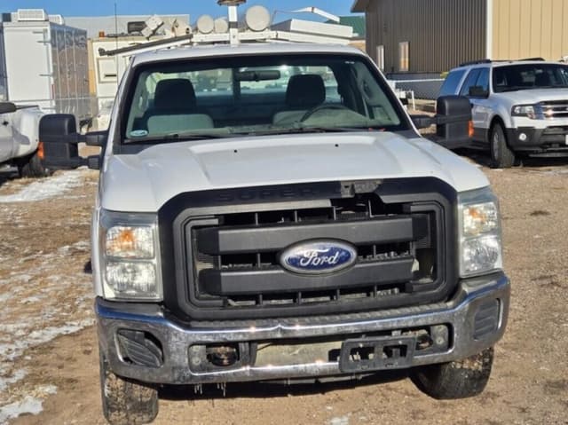 Image of Ford F-350 equipment image 1