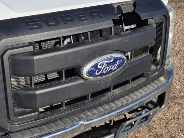 Image of Ford F-350 equipment image 2