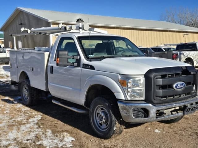 Image of Ford F-350 equipment image 3