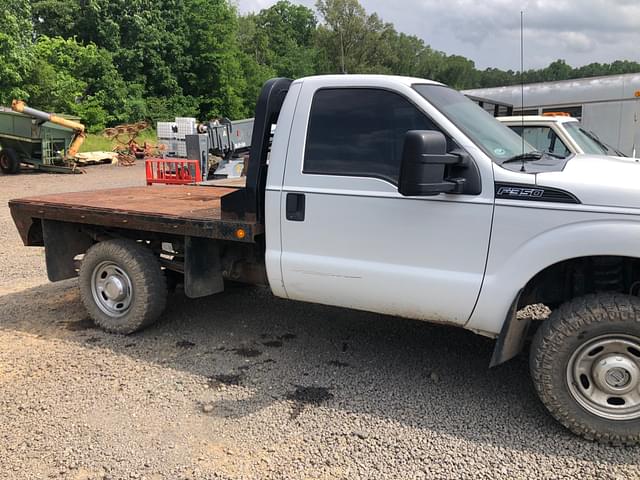 Image of Ford F-350 equipment image 4