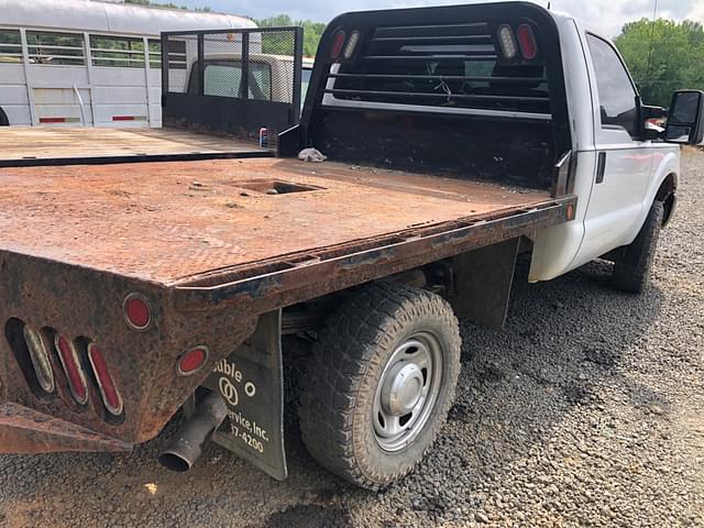 Image of Ford F-350 equipment image 3