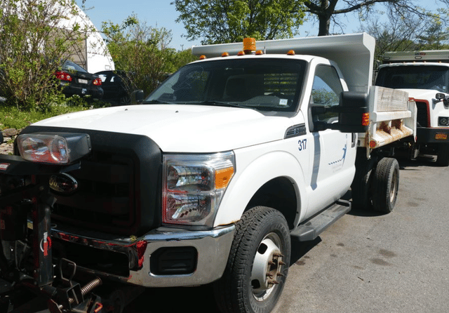 Image of Ford F-350 equipment image 3