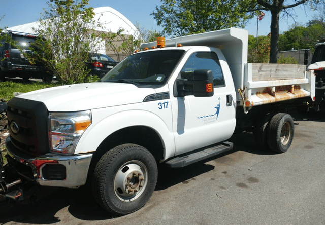 Image of Ford F-350 equipment image 4