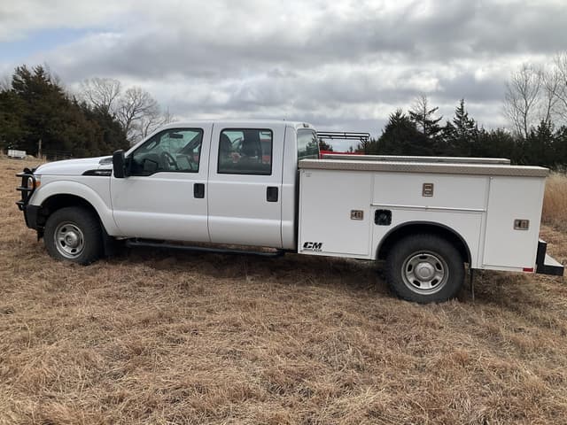 Image of Ford F-350 equipment image 3