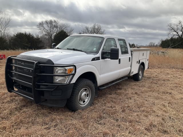 Image of Ford F-350 equipment image 2