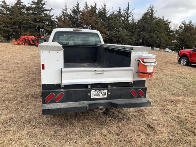 Image of Ford F-350 equipment image 4