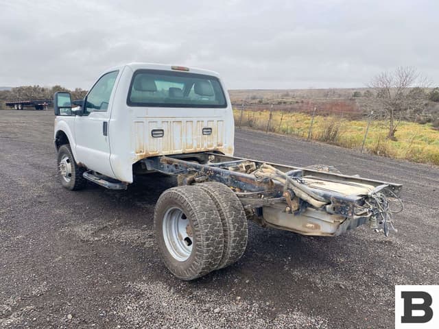 Image of Ford F-350 equipment image 2