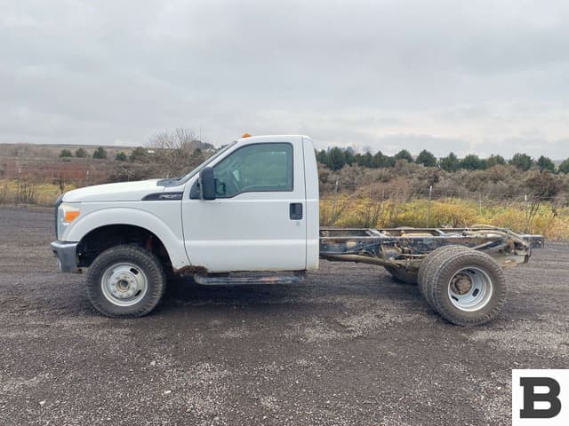 Image of Ford F-350 equipment image 1