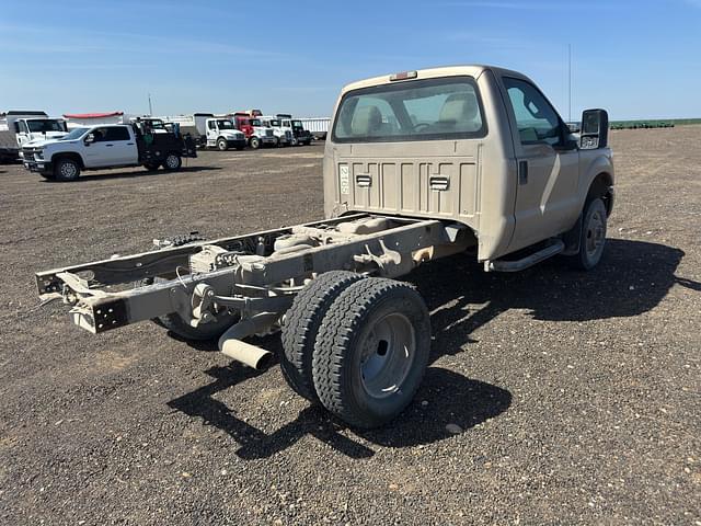 Image of Ford F-350 equipment image 4