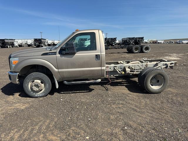 Image of Ford F-350 equipment image 1