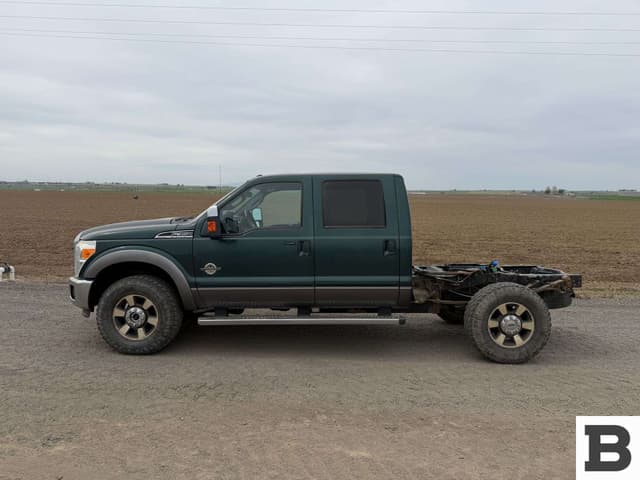 Image of Ford F-350 equipment image 2