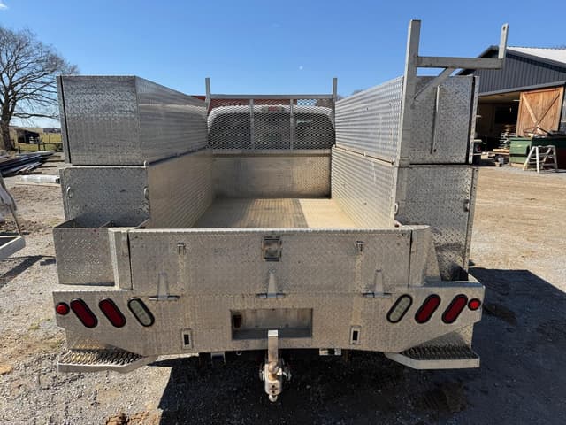 Image of Ford F-350 equipment image 3