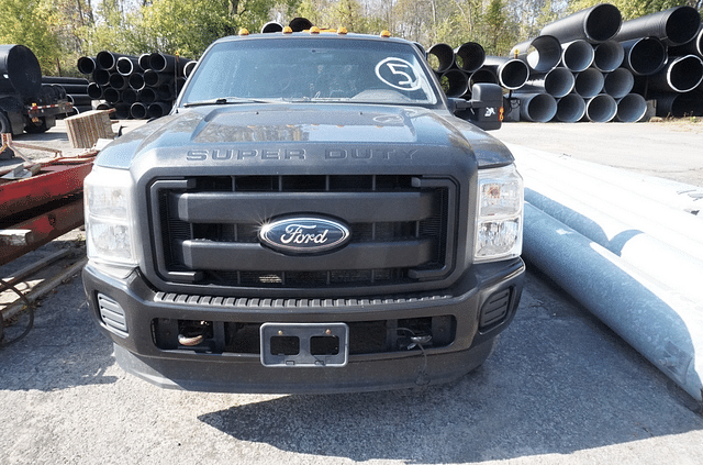 Image of Ford F-350 equipment image 1