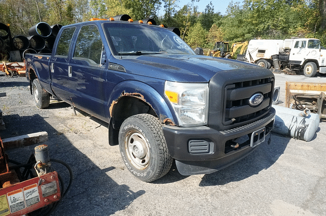 Image of Ford F-350 equipment image 2