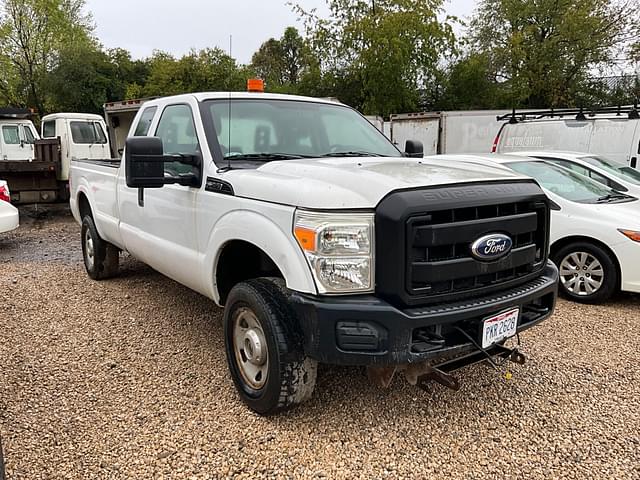 Image of Ford F-350 equipment image 2