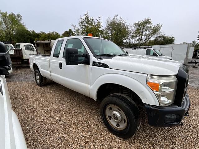 Image of Ford F-350 equipment image 3